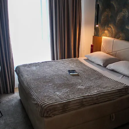 Luxurious 2br Designer Near River & Park דירה