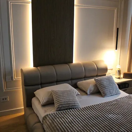 Luxurious 2br Designer Near River & Park *